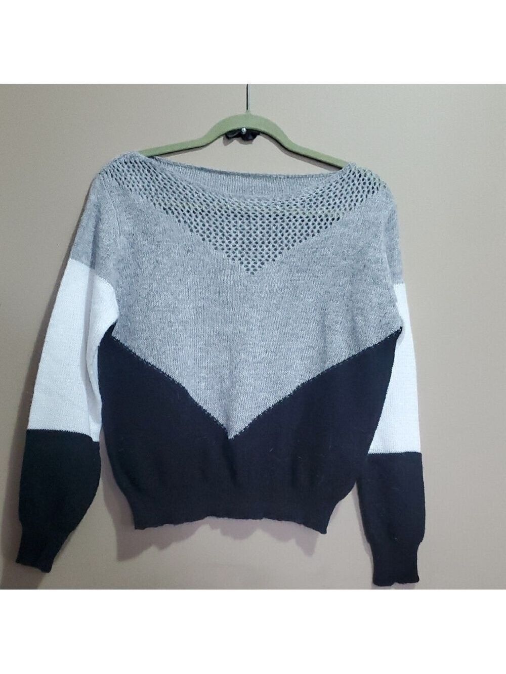 Ery Rose Stylish Gray and Black Women's Sweater Size Large